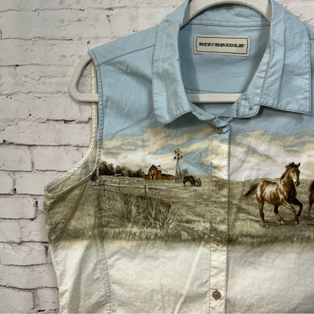 Bit & Bridle Women Size Large Sleeveless Western Button Shirt Horses Barn Scene - Picture 8 of 12